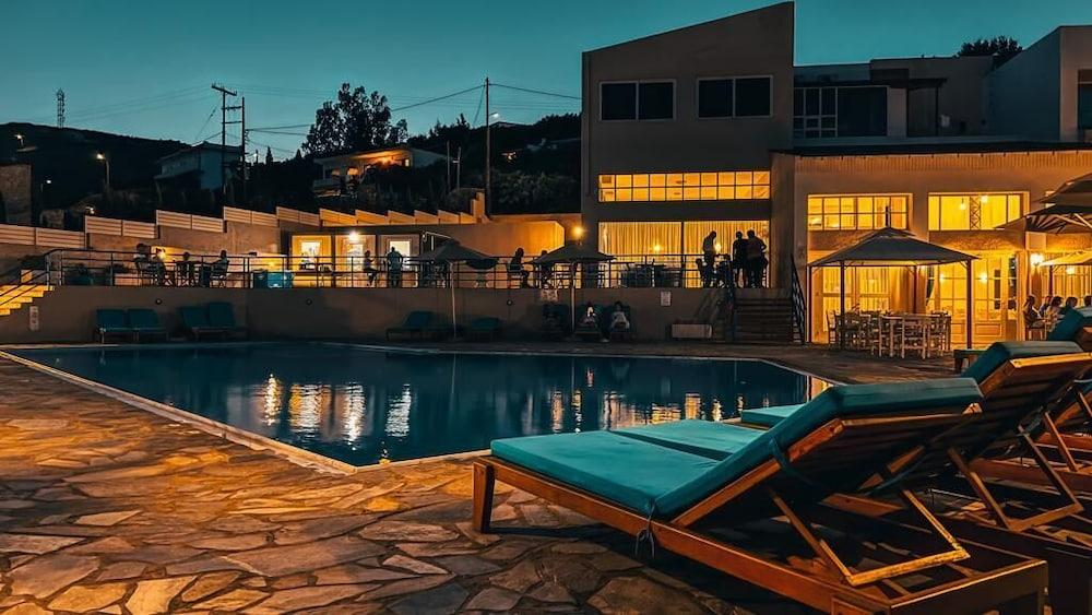 Damnoni Bay Hotel Exterior photo